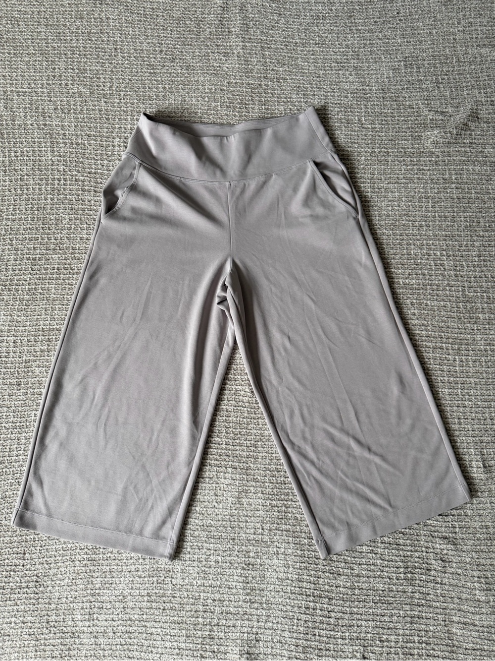 Athleta Light Gray Straight-Leg Wide Crop Pants